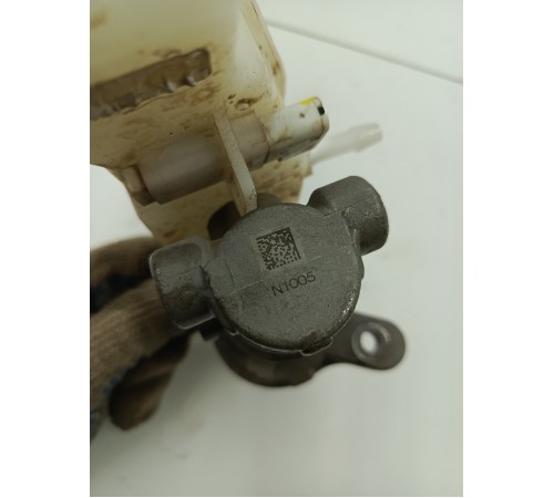 Главный тормозной цилиндр с бачком