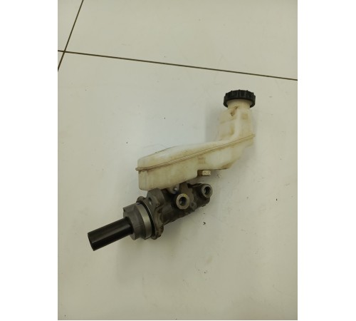 Главный тормозной цилиндр с бачком