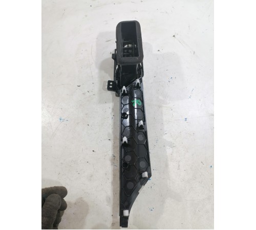 Воздушный дефлектор передний