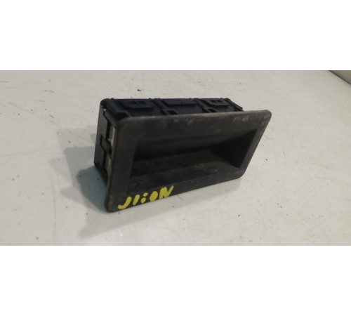 Кнопка открывания багажника