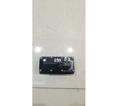 Кнопка открывания багажника