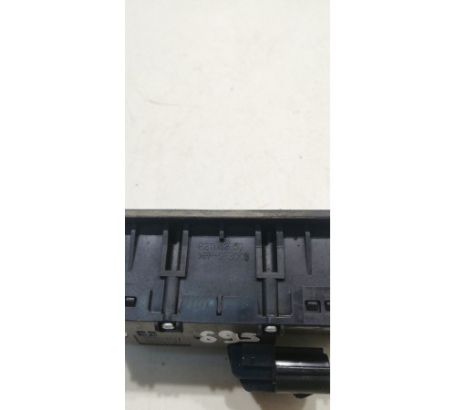 Кнопка открывания багажника