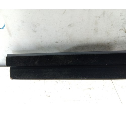 Уплотнитель стекла задний правый внутренний