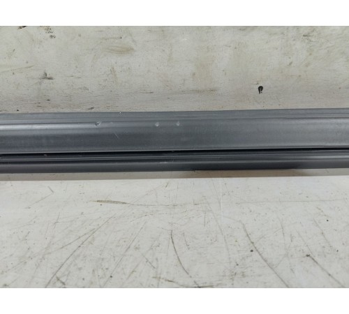 Уплотнитель стекла задний правый внутренний