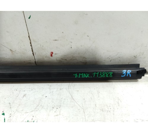 Уплотнитель стекла задний правый внутренний