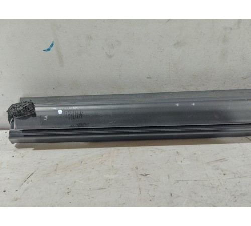 Уплотнитель стекла задний правый внутренний