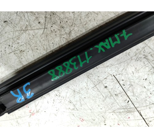 Уплотнитель стекла задний правый внутренний