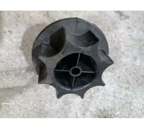 Болт крепления запаски 