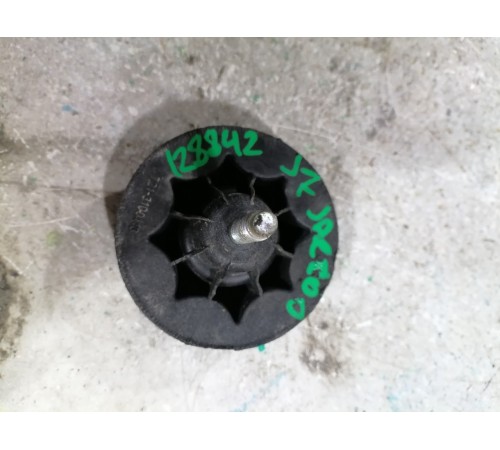 Болт крепления запаски 