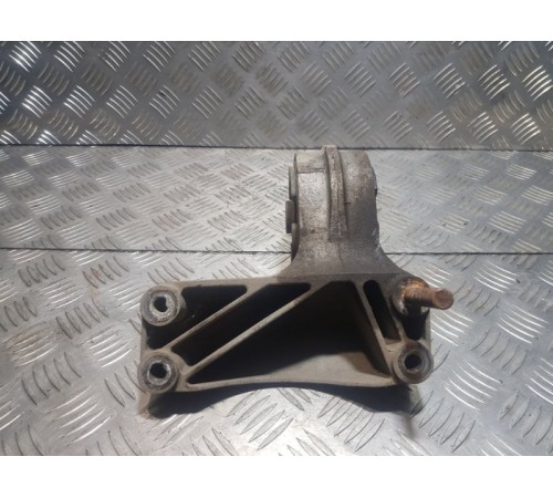 Кронштейн двигателя