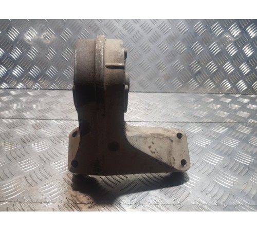 Кронштейн двигателя