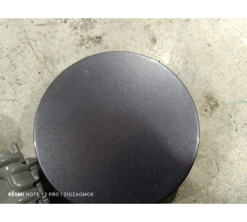 Лючок топливного бака с крышкой