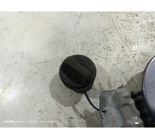 Лючок топливного бака с крышкой