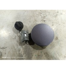 Лючок топливного бака с крышкой