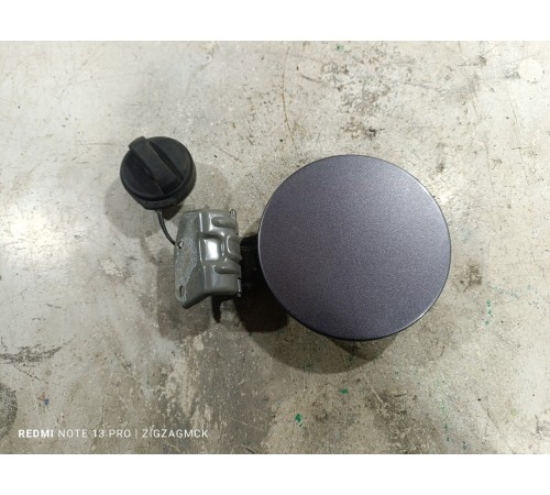 Лючок топливного бака с крышкой