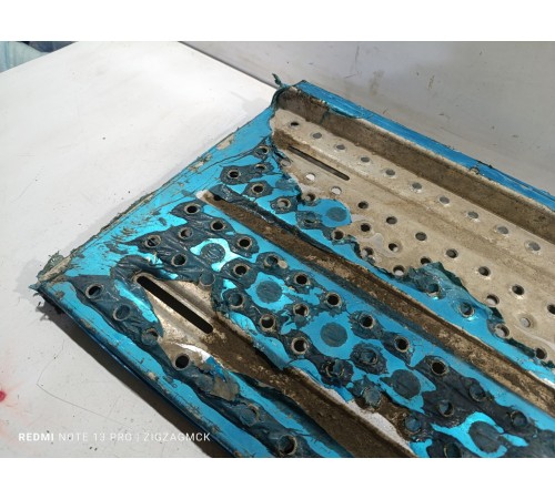 Площадка на раме задней части кабины