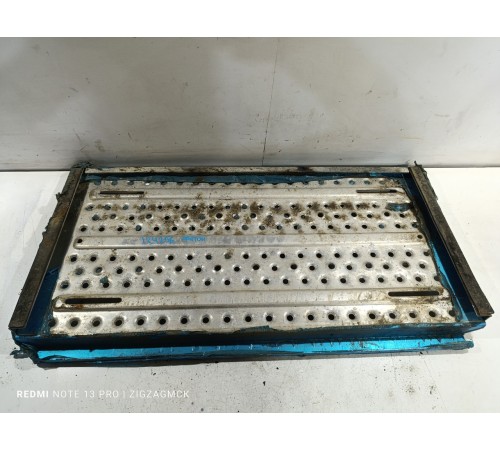 Площадка на раме задней части кабины