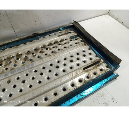 Площадка на раме задней части кабины