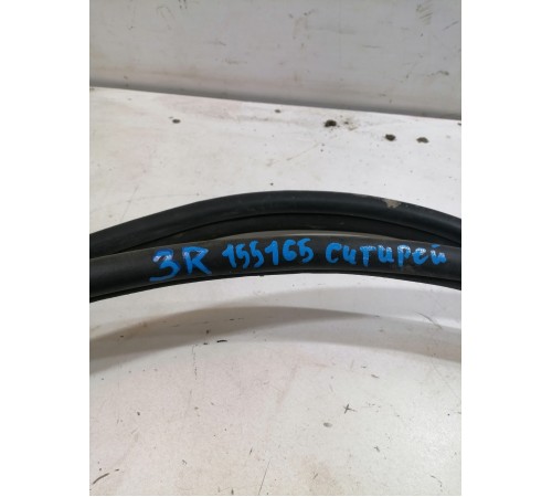 Уплотнитель двери задний правый