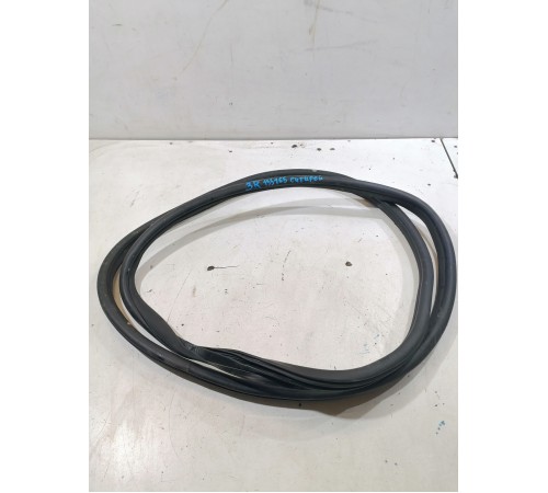 Уплотнитель двери задний правый