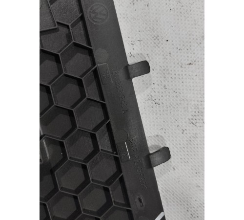 Накладка торпедо боковая(правая)