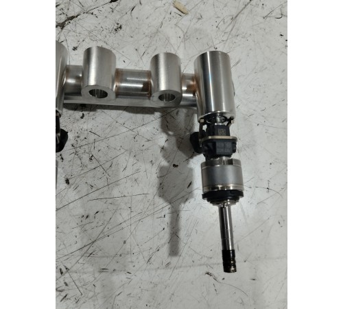 Топливная рампа с форсунками