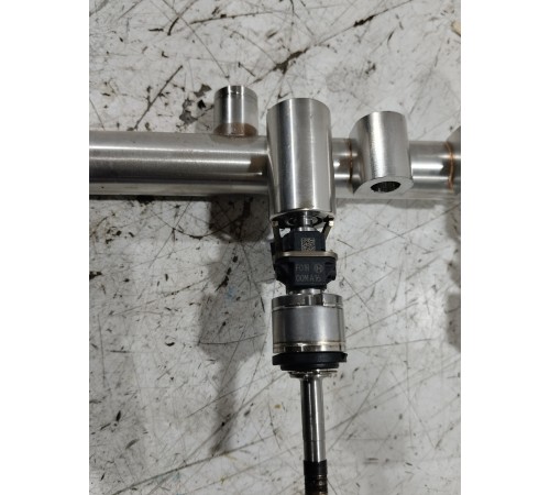 Топливная рампа с форсунками