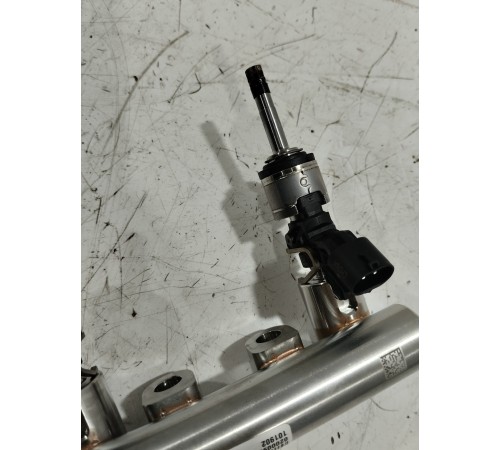 Топливная рампа с форсунками