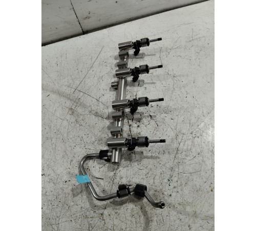 Топливная рампа с форсунками