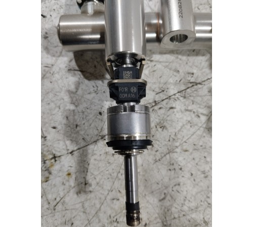 Топливная рампа с форсунками