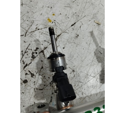 Топливная рампа с форсунками