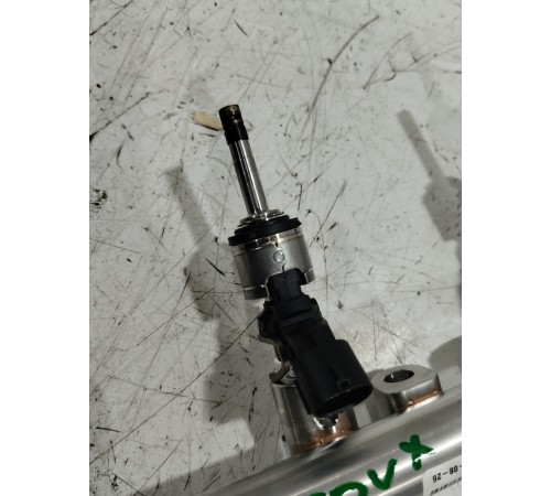 Топливная рампа с форсунками