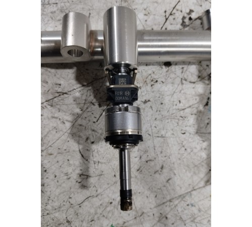 Топливная рампа с форсунками