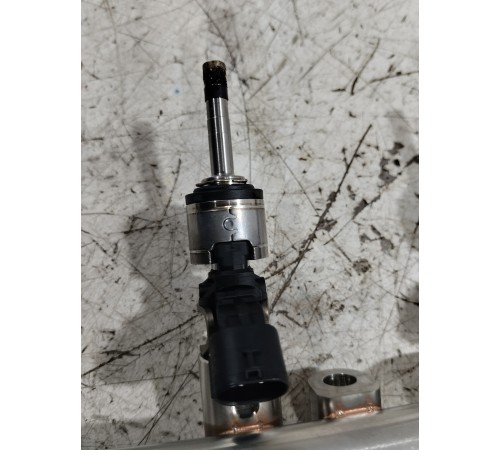 Топливная рампа с форсунками