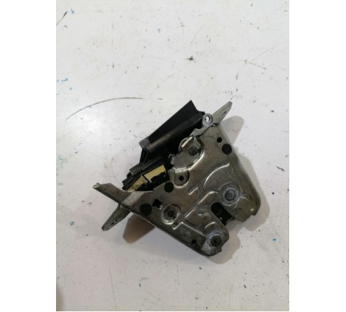 Замок крышки багажника