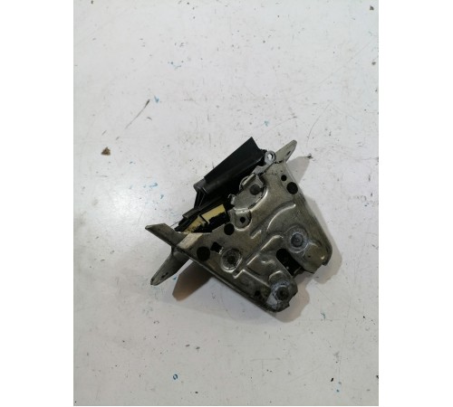 Замок крышки багажника