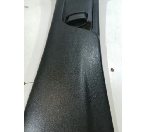 Обшивка центральной стойки левая верхняя