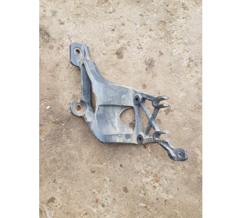 Кронштейн подвеса глушителя