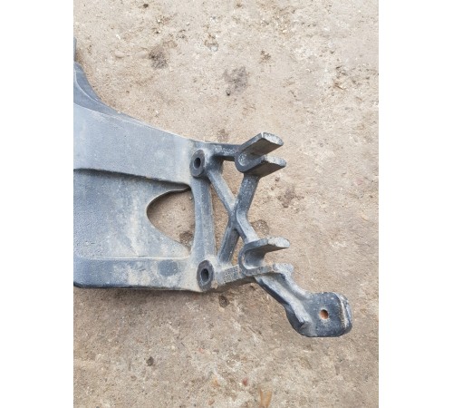 Кронштейн подвеса глушителя