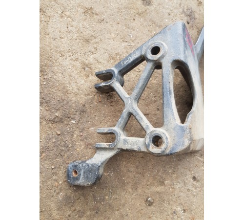 Кронштейн подвеса глушителя