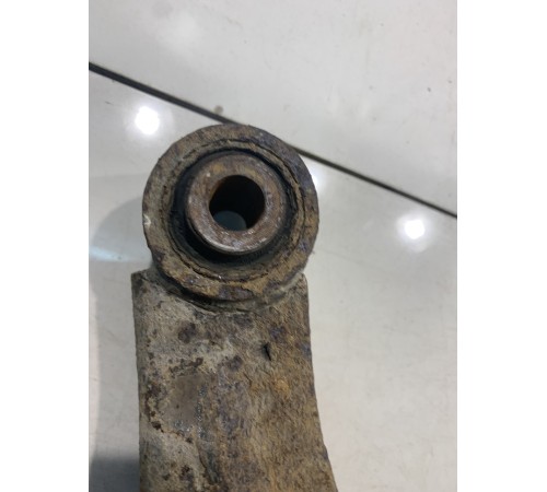 Рычаг задний (нижний,правый)