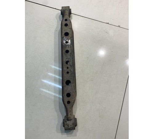 Рычаг задний (нижний,правый)