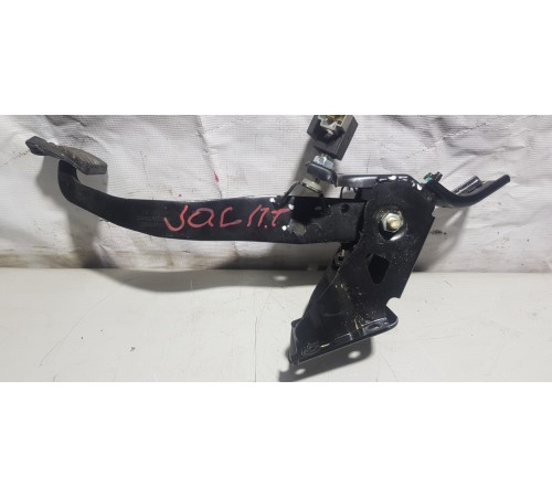 Педаль тормоза