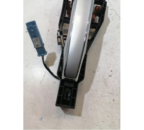 Ручка двери передняя правая наружная