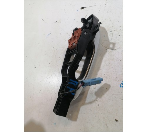 Ручка двери передняя правая наружная