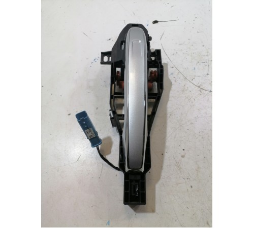 Ручка двери передняя правая наружная