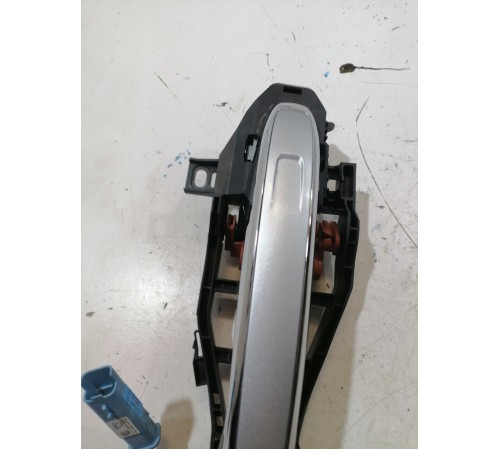 Ручка двери передняя правая наружная