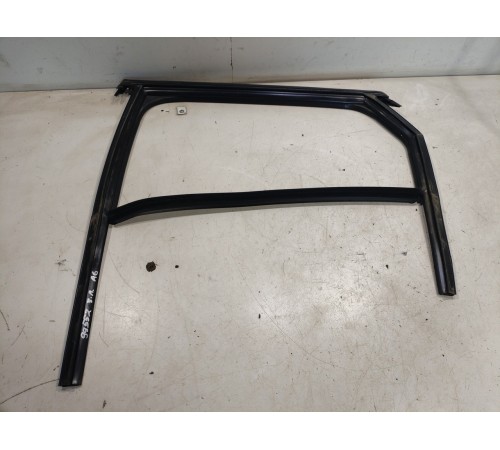 Уплотнитель стекла двери (задний левый)