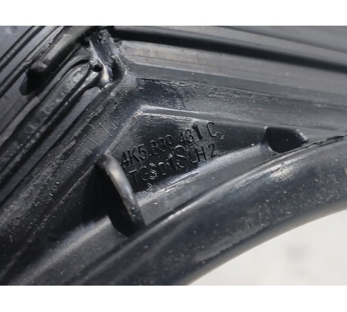 Уплотнитель стекла двери (задний левый)