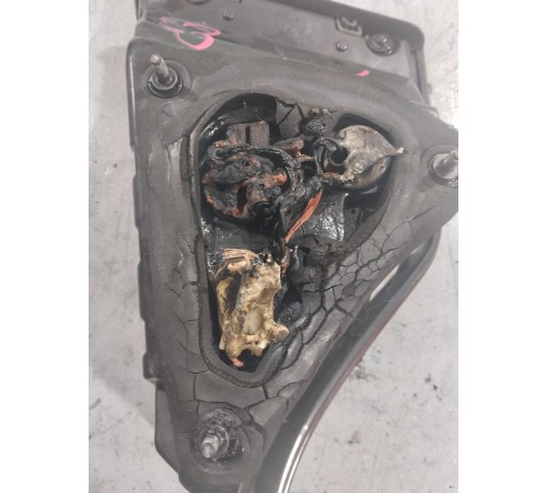 Фонарь крышки багажника левый